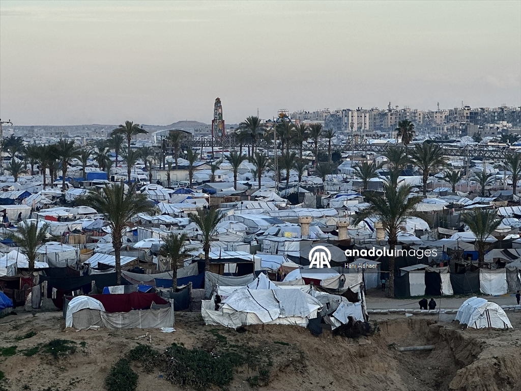 Han Yunus’taki Asda Eğlence Parkı çadır kente dönüştü