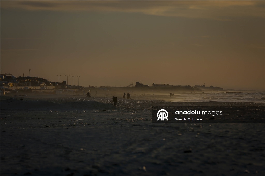 Gaza City residents mark year’s end amid ongoing hardships