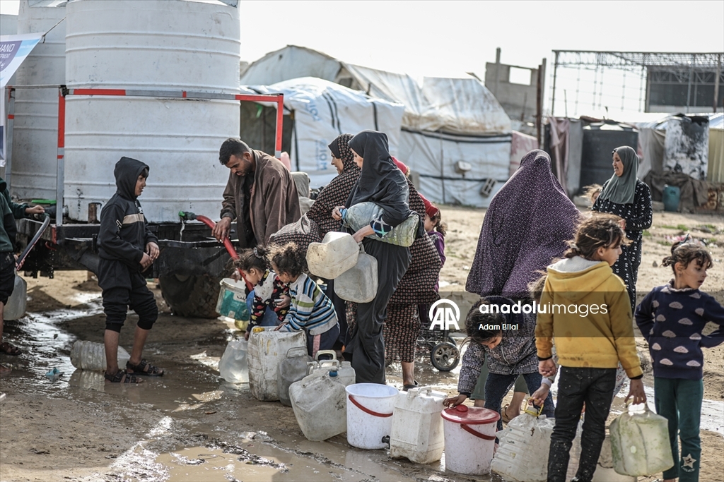 İsrail saldırıları altındaki Gazze'de su krizi devam ediyor