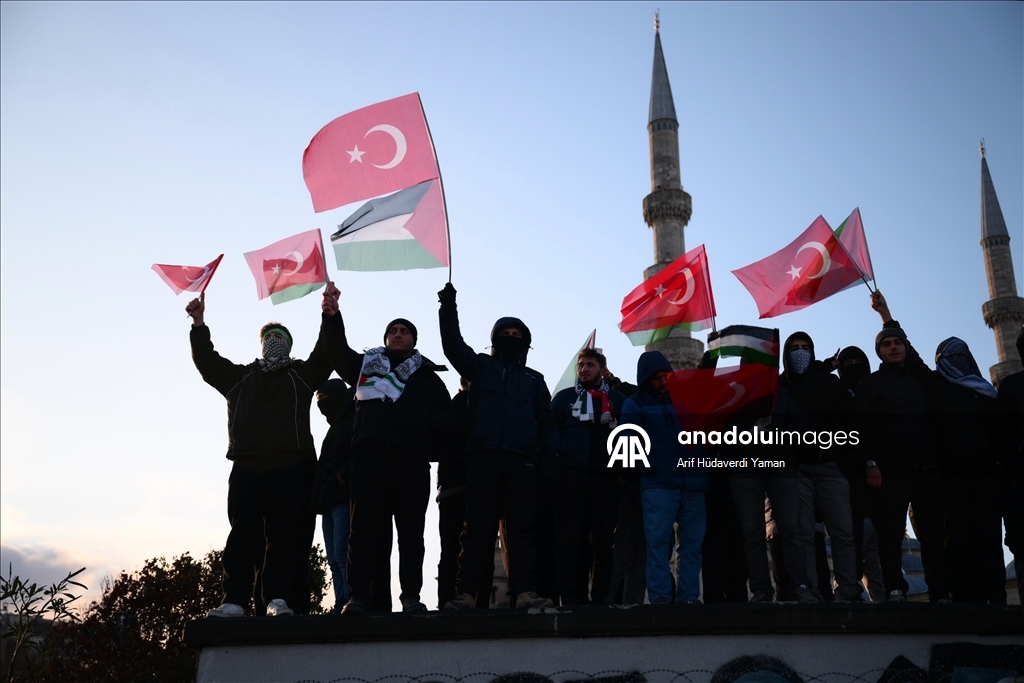 Filistin'e destek için on binlerce kişiden Galata Köprüsü'ne yürüyüş