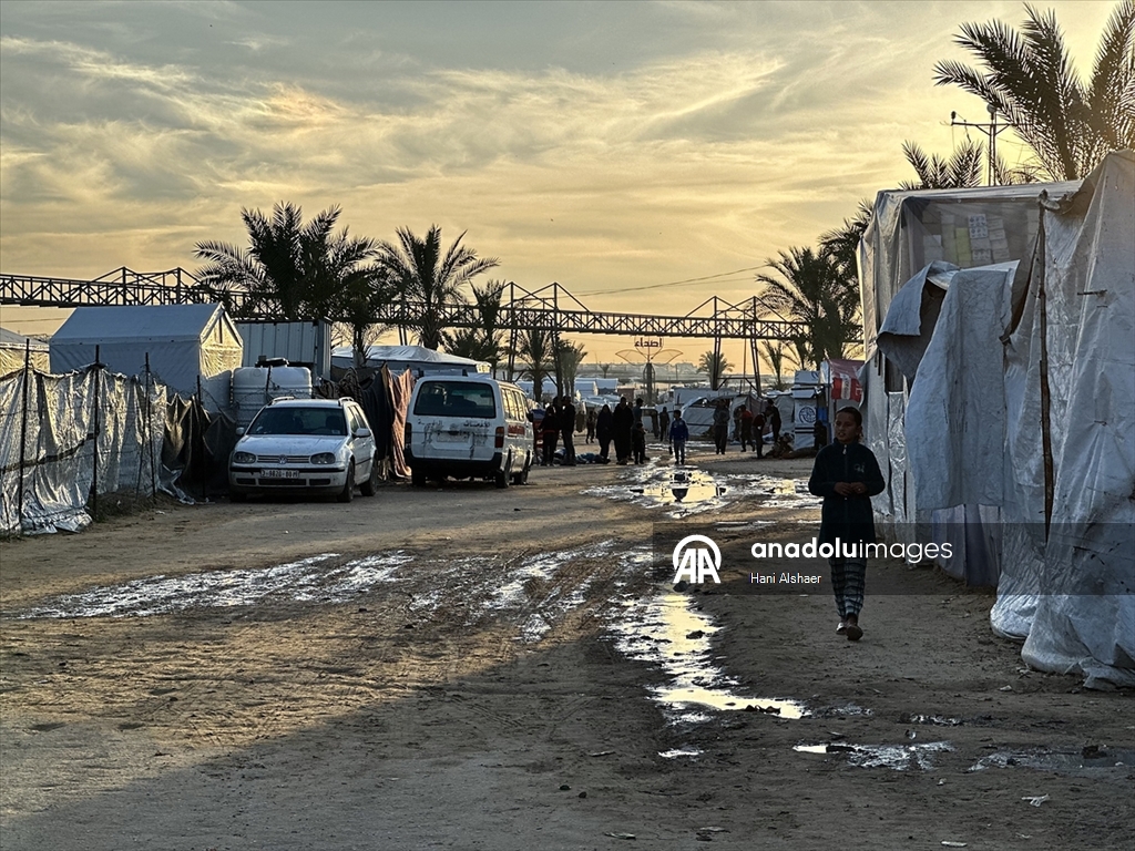 Han Yunus’taki Asda Eğlence Parkı çadır kente dönüştü