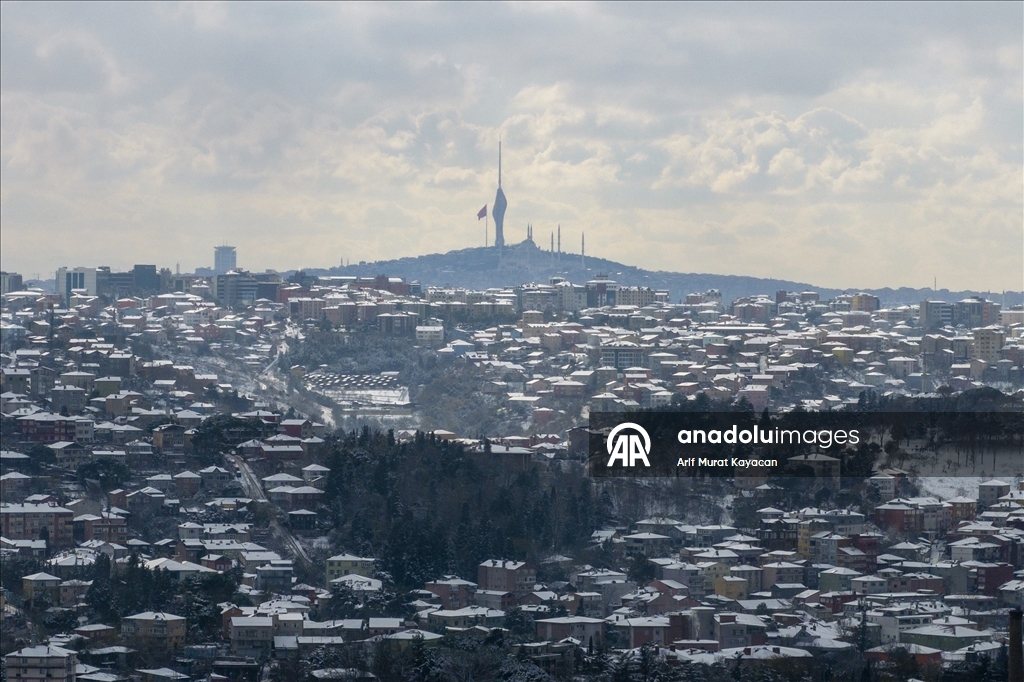 İstanbul'da yeni yılın ilk gününde kar yağışı devam ediyor