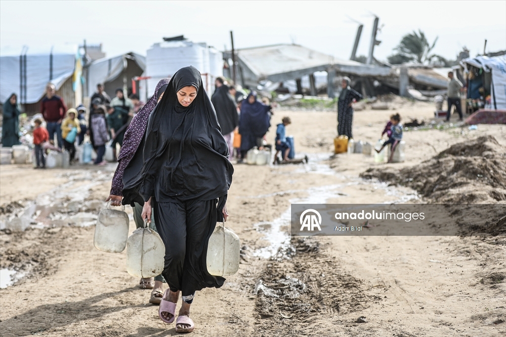 İsrail saldırıları altındaki Gazze'de su krizi devam ediyor