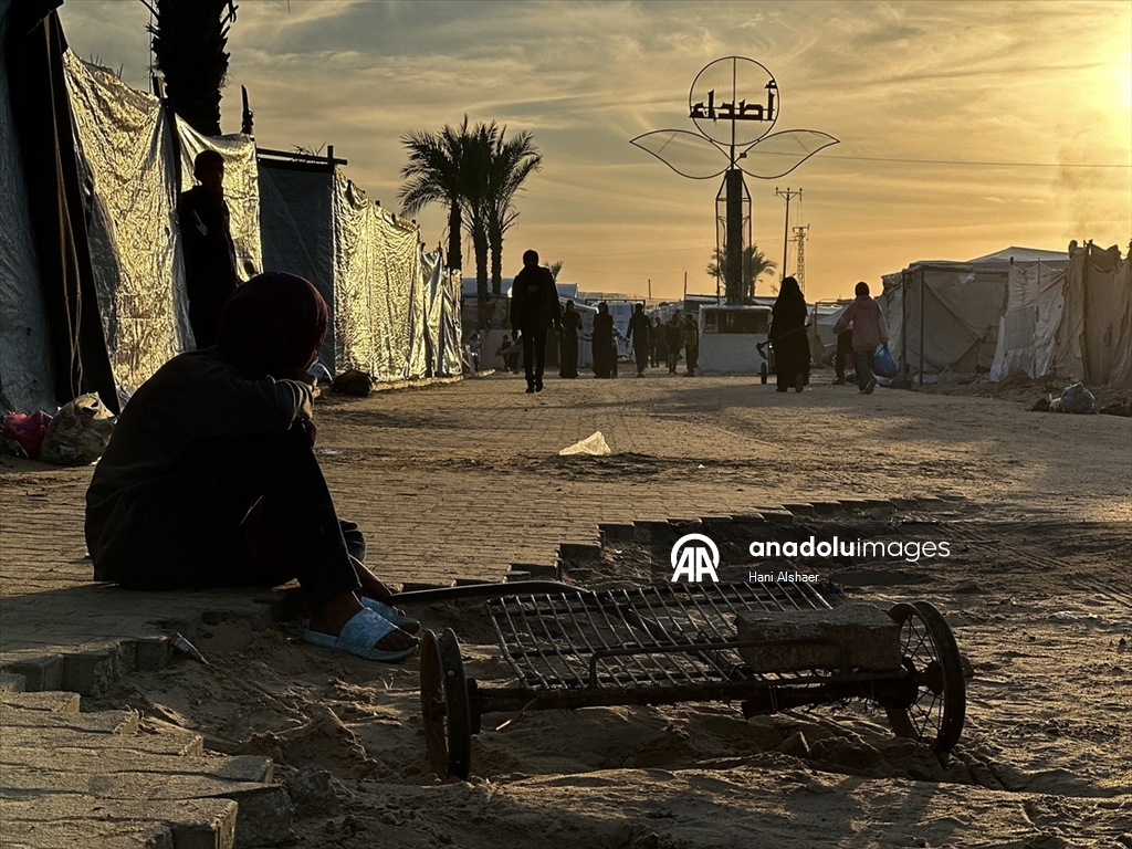 Han Yunus’taki Asda Eğlence Parkı çadır kente dönüştü