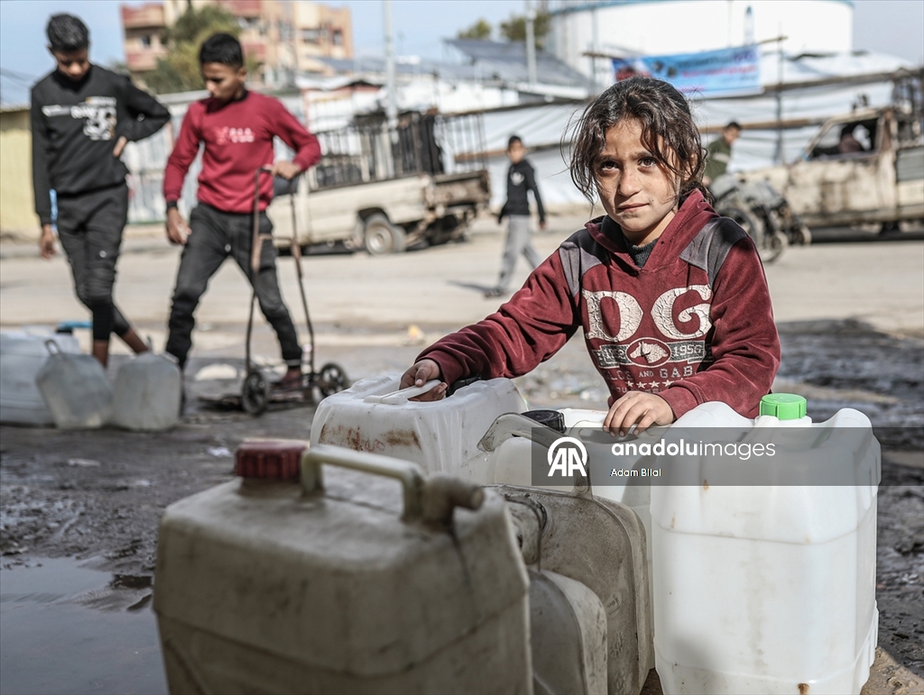 İsrail saldırıları altındaki Gazze'de su krizi devam ediyor