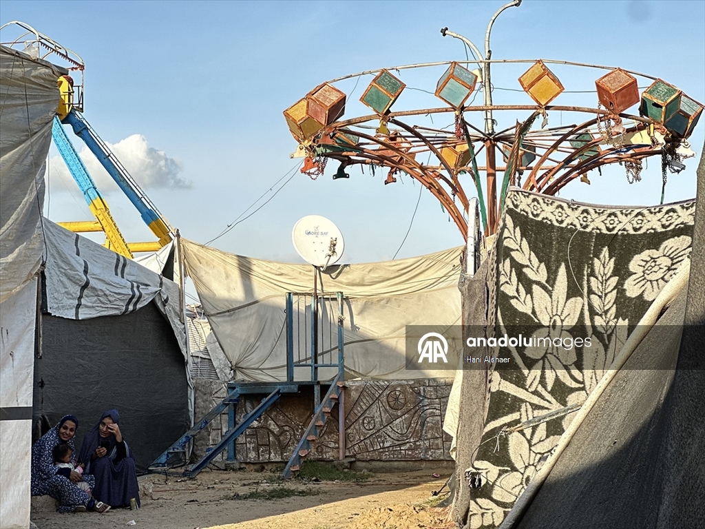 Han Yunus’taki Asda Eğlence Parkı çadır kente dönüştü