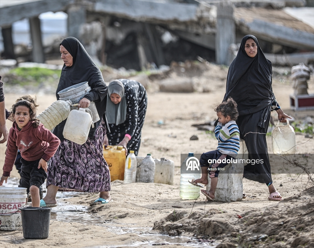 İsrail saldırıları altındaki Gazze'de su krizi devam ediyor
