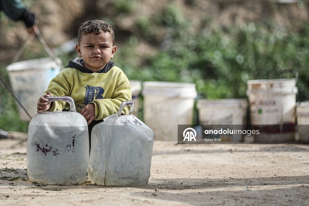 İsrail saldırıları altındaki Gazze'de su krizi devam ediyor