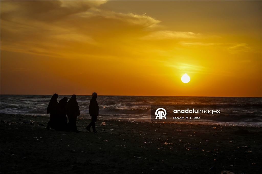 Gaza City residents mark year’s end amid ongoing hardships