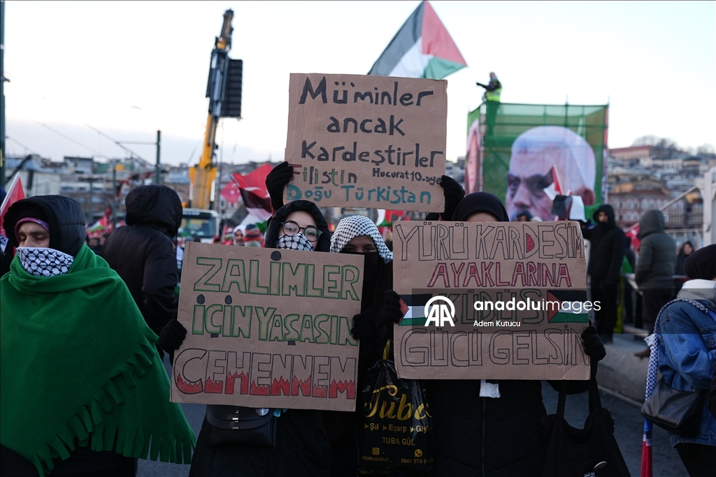 إسطنبول.. انطلاق مسيرة تضامنية مع فلسطين في جسر غالاطة