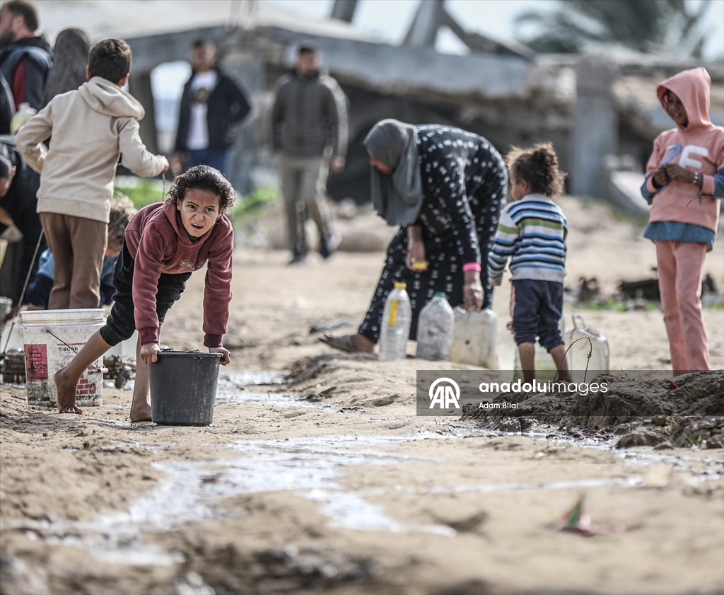 İsrail saldırıları altındaki Gazze'de su krizi devam ediyor