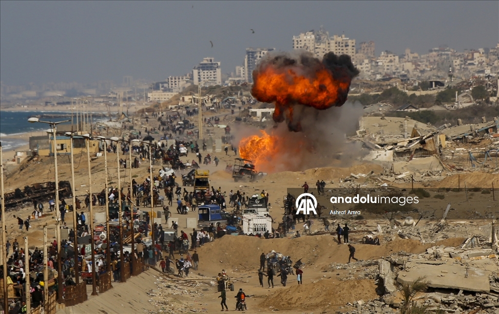 İsrail'in Gazze'de bir araca düzenlediği saldırıda biri çocuk 5 kişi yaralandı