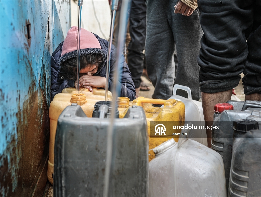 İsrail saldırıları altındaki Gazze'de su krizi devam ediyor