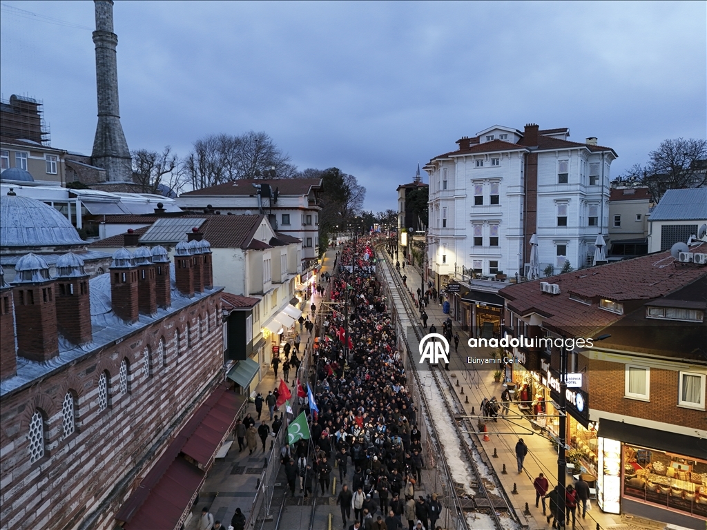 Filistin'e destek için on binlerce kişiden Galata Köprüsü'ne yürüyüş