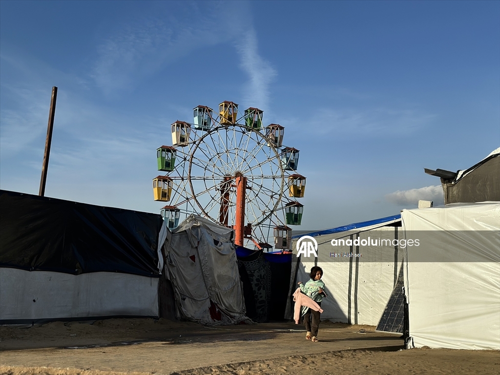 Han Yunus’taki Asda Eğlence Parkı çadır kente dönüştü