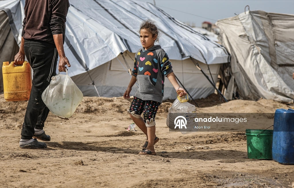 İsrail saldırıları altındaki Gazze'de su krizi devam ediyor