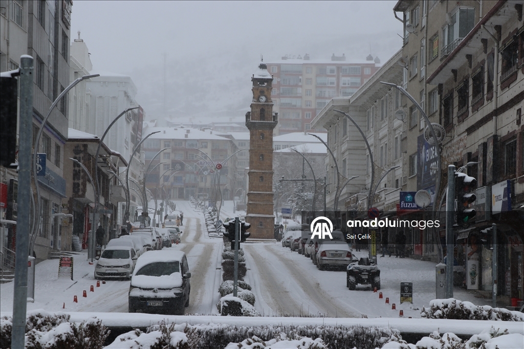 Yozgat'ta kar etkili oluyor