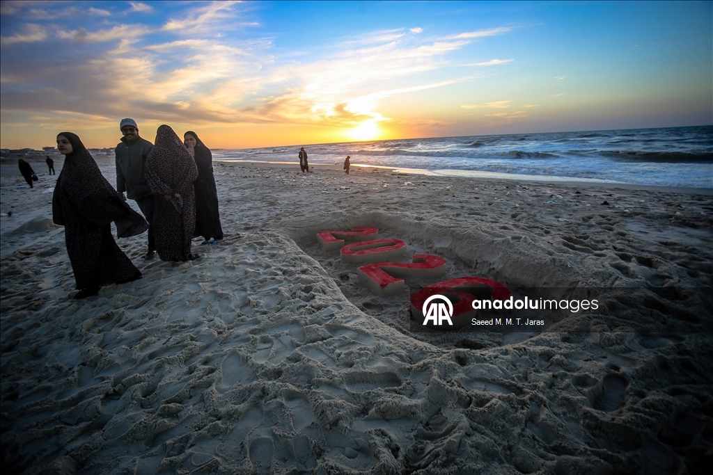 Gaza City residents mark year’s end amid ongoing hardships