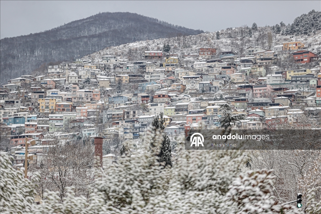 Bursa'da kar yağışı etkili oldu