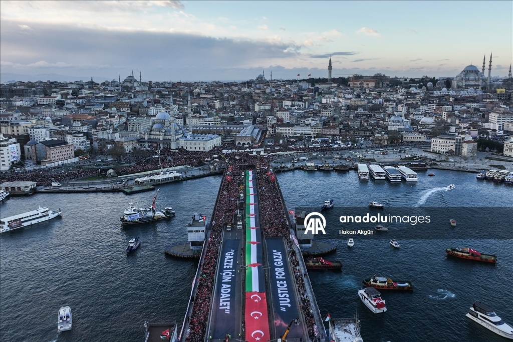 Tens of thousands march in Istanbul in solidarity with Palestinians