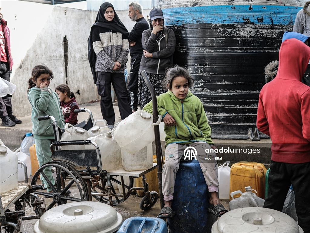 İsrail saldırıları altındaki Gazze'de su krizi devam ediyor