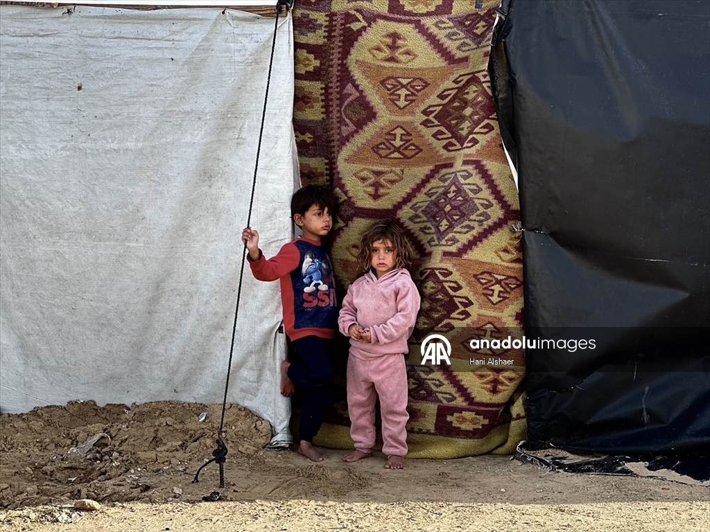 Han Yunus’taki Asda Eğlence Parkı çadır kente dönüştü
