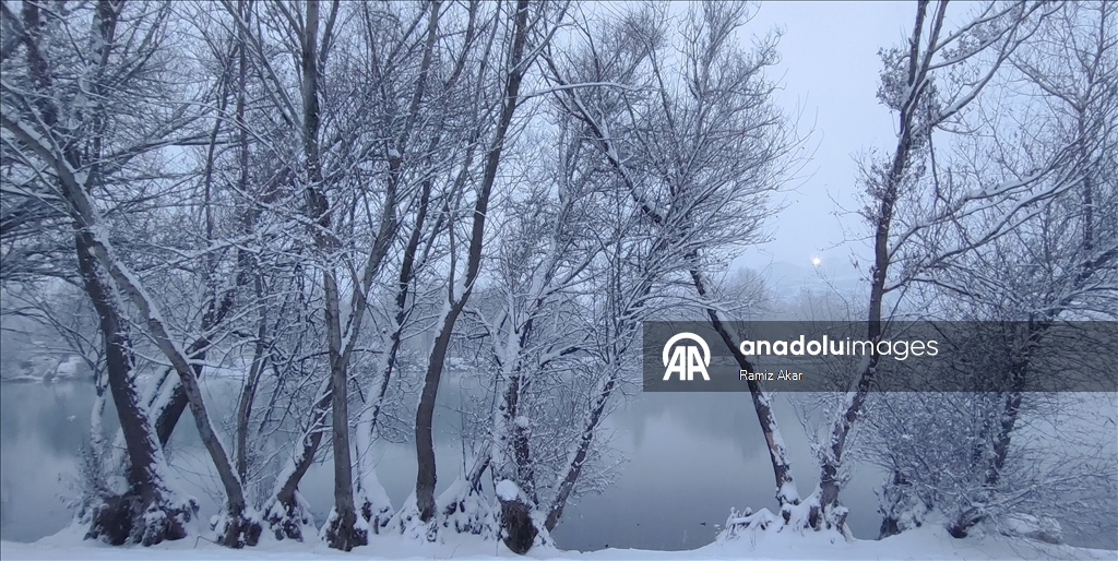 Malatya'daki Turgut Özal Tabiat Parkı beyaza büründü