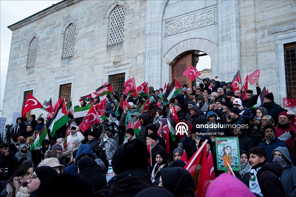 Filistin'e destek için on binlerce kişiden Galata Köprüsü'ne yürüyüş