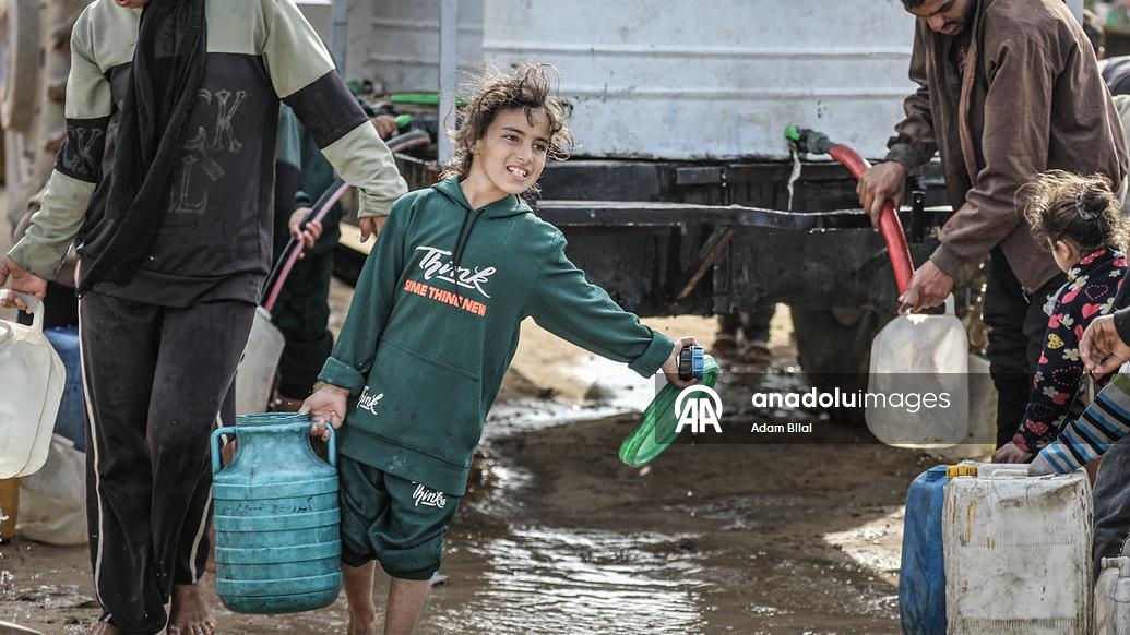 İsrail saldırıları altındaki Gazze'de su krizi devam ediyor
