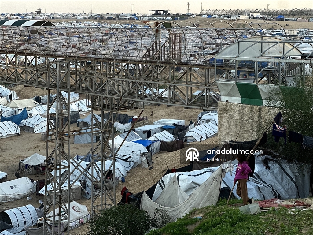 Han Yunus’taki Asda Eğlence Parkı çadır kente dönüştü