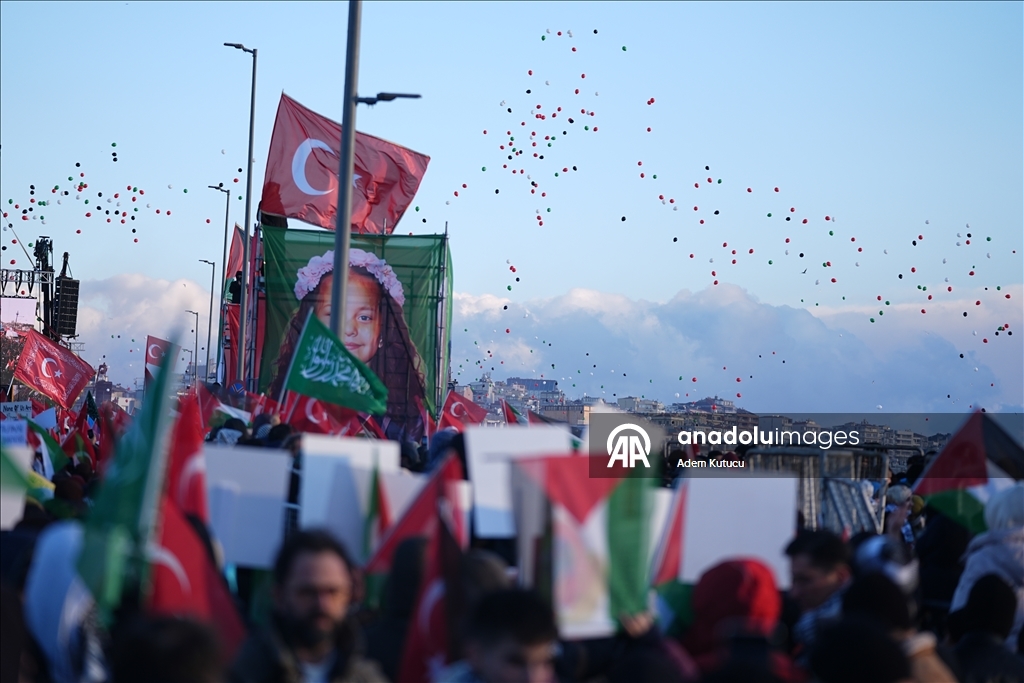 إسطنبول.. انطلاق مسيرة تضامنية مع فلسطين في جسر غالاطة