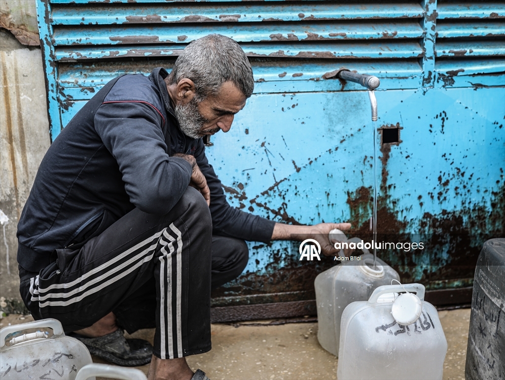 İsrail saldırıları altındaki Gazze'de su krizi devam ediyor