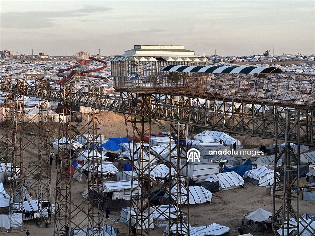 Han Yunus’taki Asda Eğlence Parkı çadır kente dönüştü
