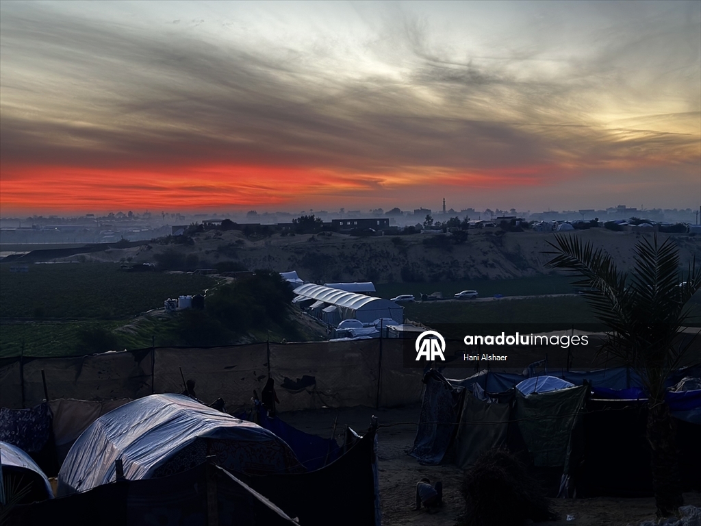 Han Yunus’taki Asda Eğlence Parkı çadır kente dönüştü