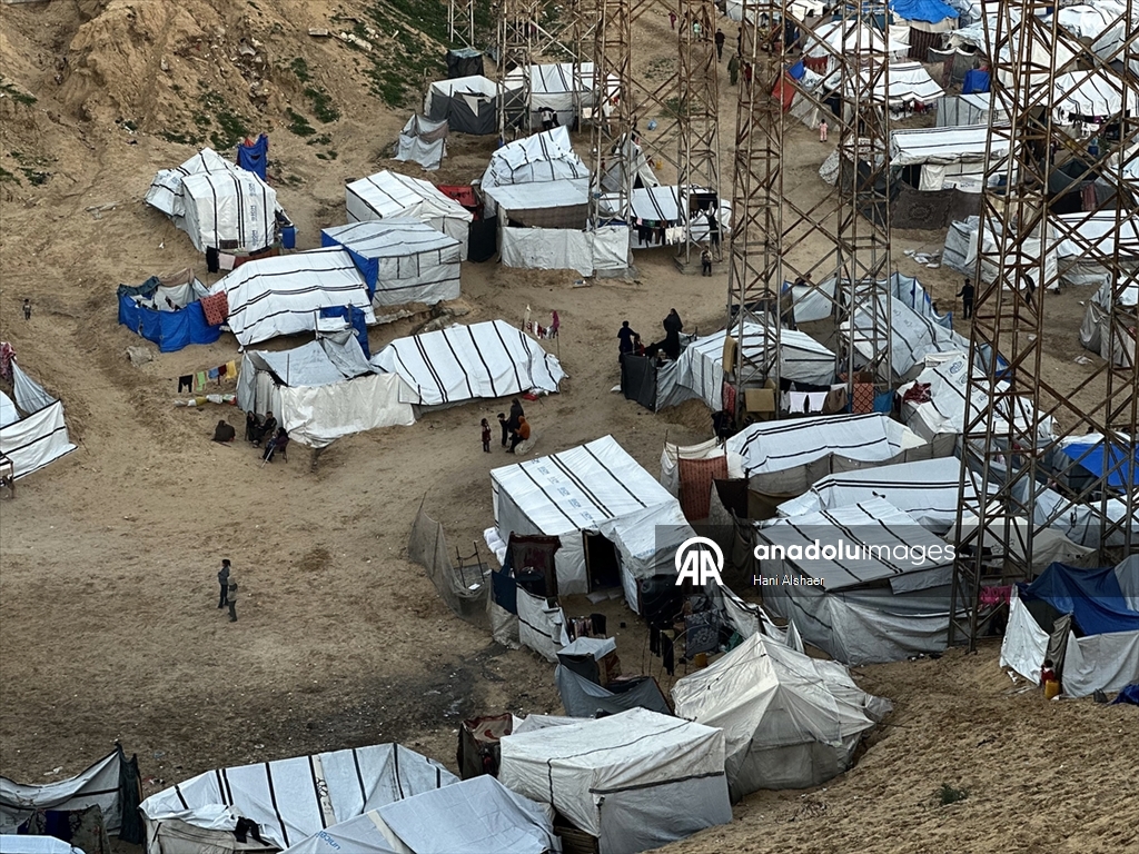 Han Yunus’taki Asda Eğlence Parkı çadır kente dönüştü