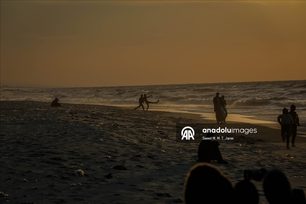 Gaza City residents mark year’s end amid ongoing hardships