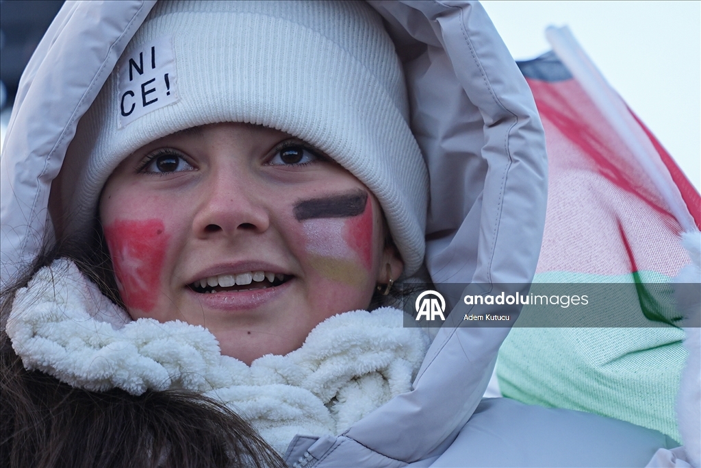 إسطنبول.. انطلاق مسيرة تضامنية مع فلسطين في جسر غالاطة