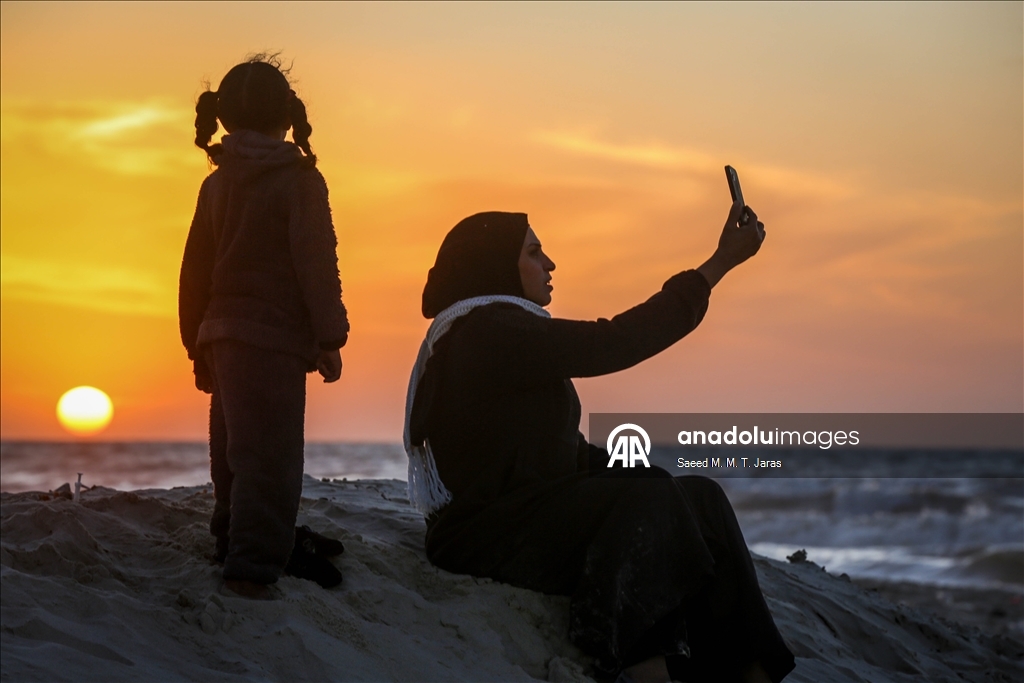 Gaza City residents mark year’s end amid ongoing hardships