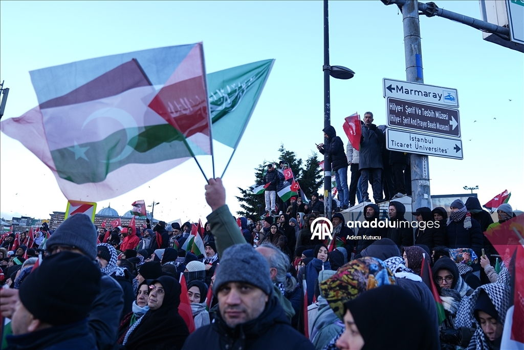 إسطنبول.. انطلاق مسيرة تضامنية مع فلسطين في جسر غالاطة