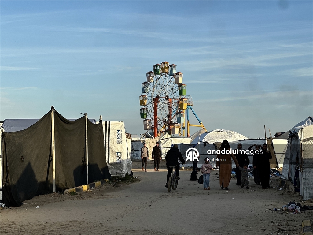 Han Yunus’taki Asda Eğlence Parkı çadır kente dönüştü