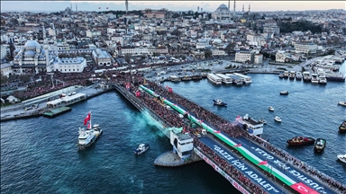 Filistin'e destek için on binlerce kişinin Galata Köprüsü'ne yürüyüşü başladı