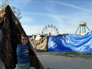 Han Yunus’taki Asda Eğlence Parkı çadır kente dönüştü