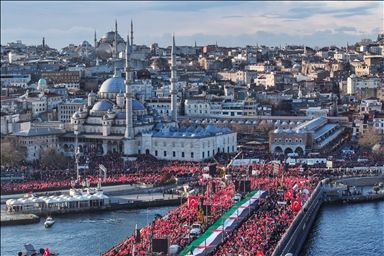 إسطنبول.. انطلاق مسيرة تضامنية مع فلسطين في جسر غالاطة