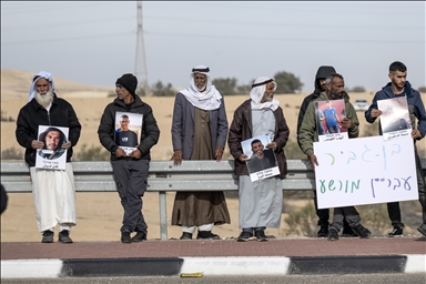 فلسطينيو الداخل يتظاهرون بالنقب تنديدا بقتل مستوطن أحد أبنائهم