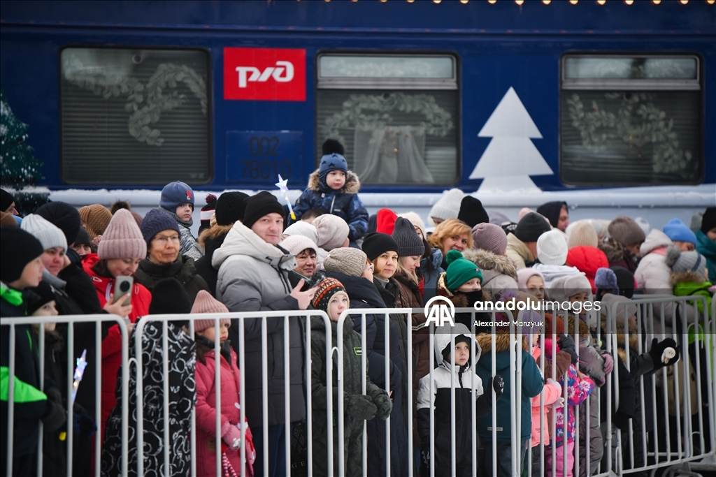 Rusya’nın Noel Baba’sı Ded Moroz’un buharlı treni yola çıktı