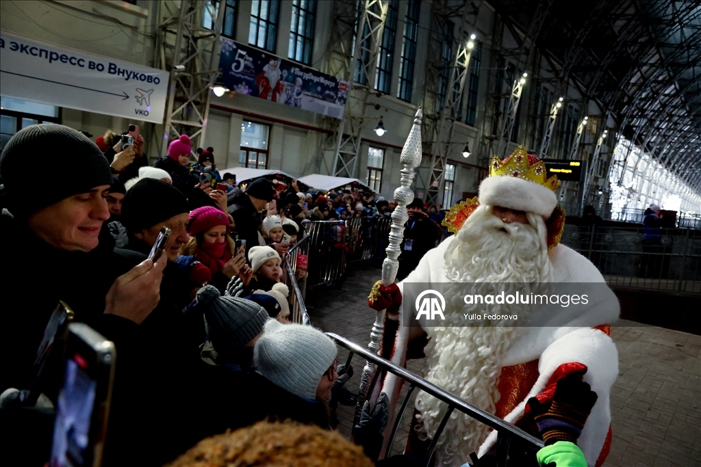 Ded Moroz treni Moskova'da kutlamayla karşılandı