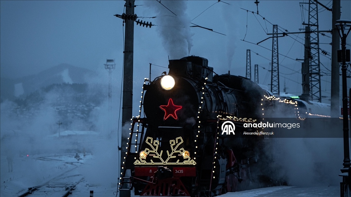 Rusya’nın Noel Baba’sı Ded Moroz’un buharlı treni yola çıktı