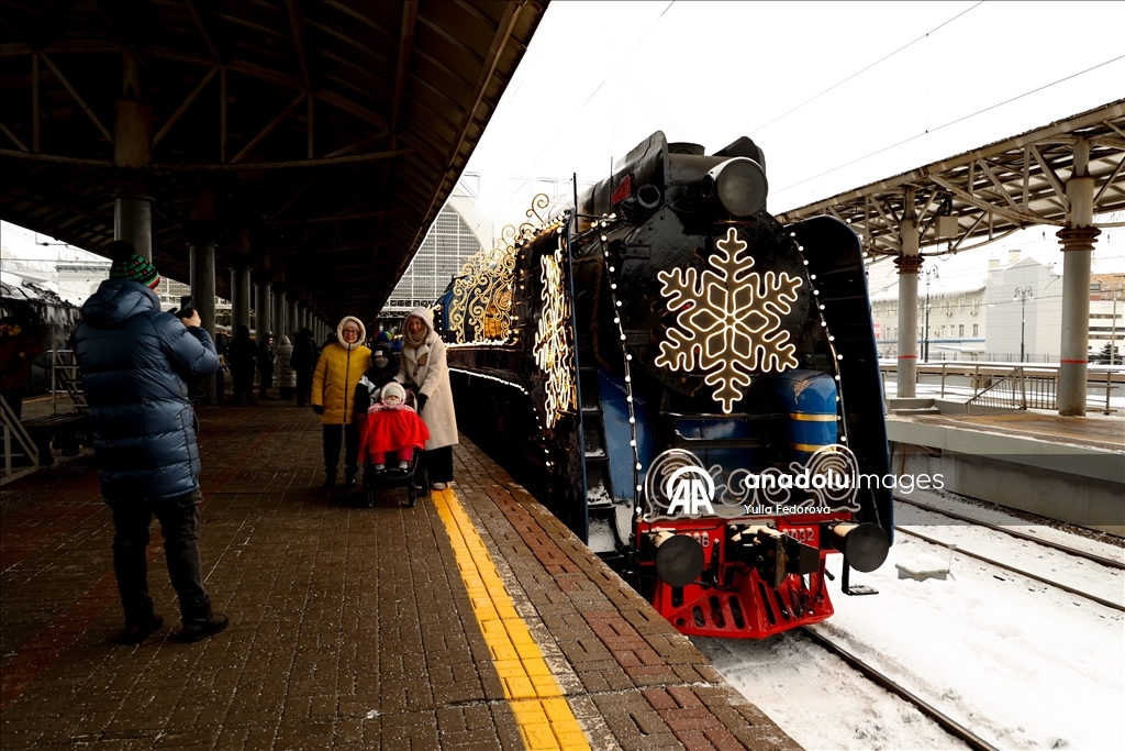 Ded Moroz treni Moskova'da kutlamayla karşılandı