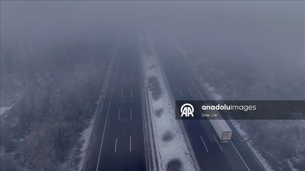 Anadolu Otoyolu'nda sis etkili oluyor