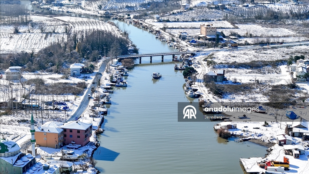 Karla kaplanan Karadeniz sahili ve Büyükmelen Çayı havzası, havadan görüntülendi